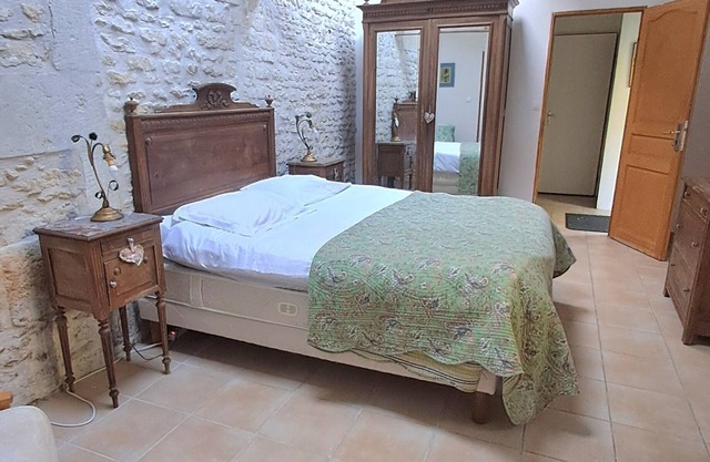 Ground floor bedroom, Acacia. Bijoux Bed & Breakfast large garden, accepts dogs.
