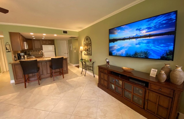 Ground Floor - Delightful and Totally Divine - Free Netflix, WI-FI, Chromcast