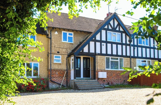 Ground floor flat, parking, sleeps 3, Oxford