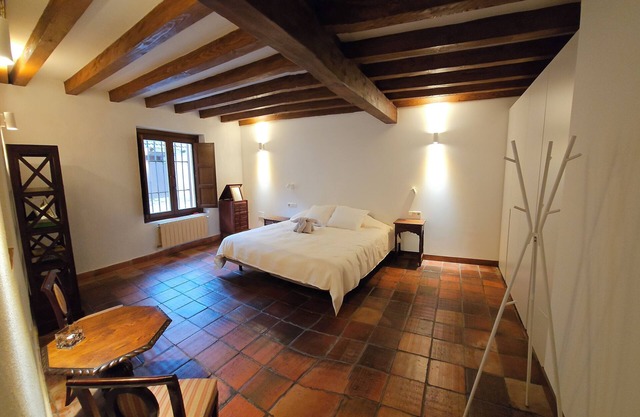 Ground Floor. House, apartment of 100 m. in the center of Pedraza, without stairs