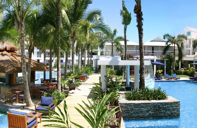 Ground floor, Poolside Luxury Apartment