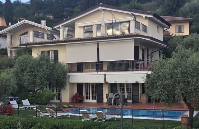 Ground floor apartment lake view