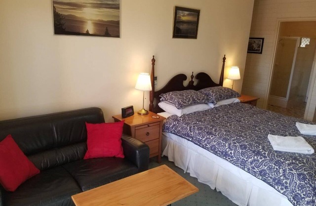 Ground level studio in Dalmeny Shores