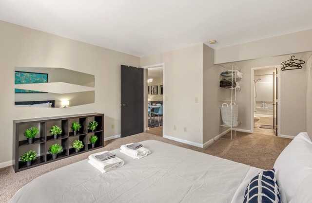 Ground Level UNC 2BR 2BA w/Pool - Pet Friendly