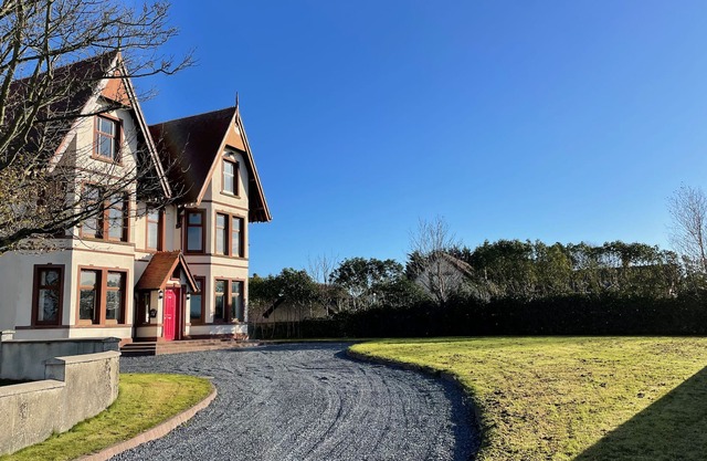 Group Accommodation in Lakeside Village