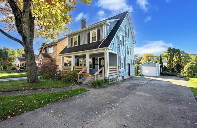 Group-Friendly Akron Home — Sleeps 12, Workspaces, BBQ & Chill Zones