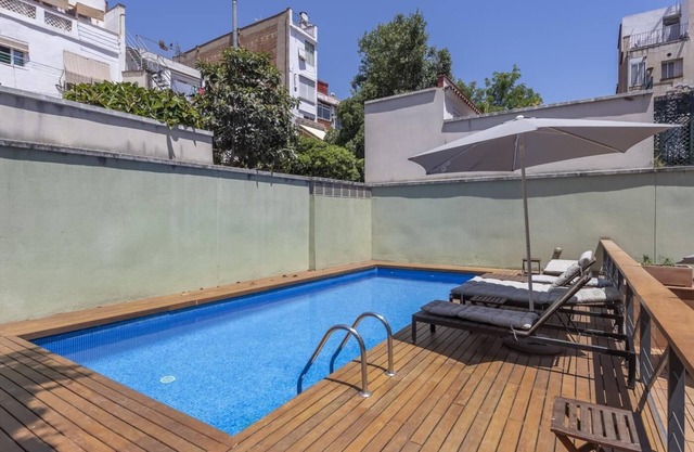 Groups in Gracia 3 rooms 10 pax with Free WiFi Pool and Terrace