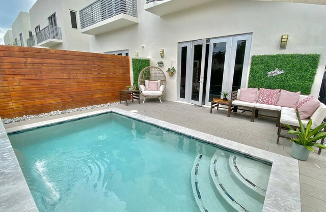 Grove Casita w/plunge Pool, Gated, & Free Parking