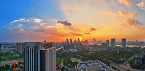 Guangzhou Pazhou LN DongFang Hotel-Free shuttle between hotel and Exhibition Center during Canton Fair & Exhibitor Registration Counter