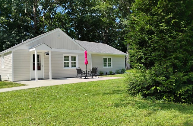 Guest Cottage at Sun Ridge Mini Farm