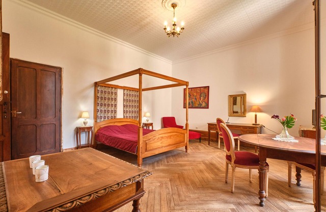 Guest House 'La Suite Rubis' with Shared Terrace and Shared Garden