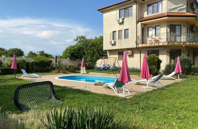 Guest House Golden Flake 4km from Bolata beach