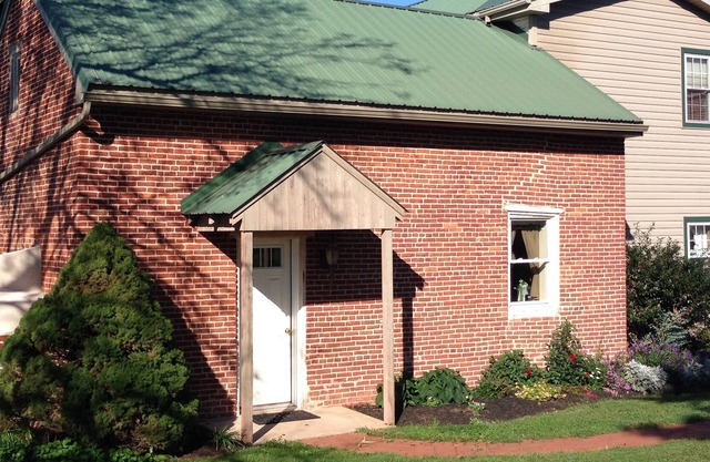 Guest House on Picturesque Farm Near Shady Maple Smorgasbord