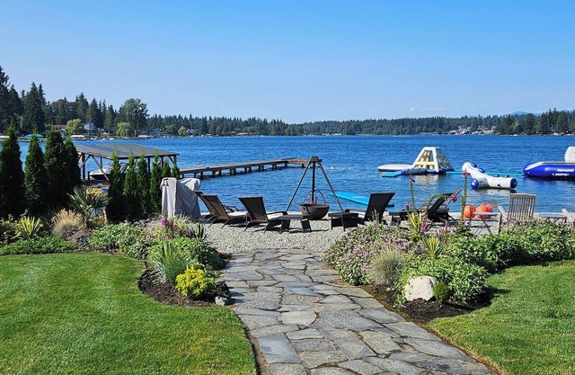 Guest House with private hot tub, sauna, lake front access, EV Charger