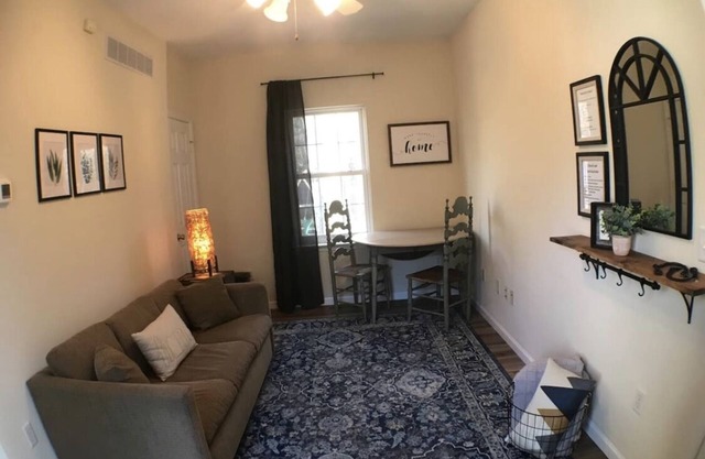 Guest suite in the woods with private entry