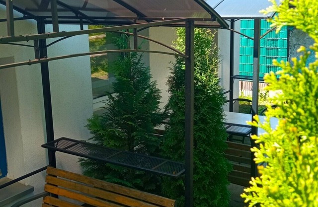 Guesthouse Rand Berlin-*Sonnenblume* for 3 adults or 2 adults + 2 children up to 12 years.