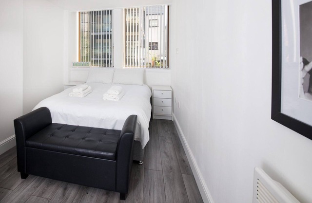 GuestReady - Monochromatic Retreat
