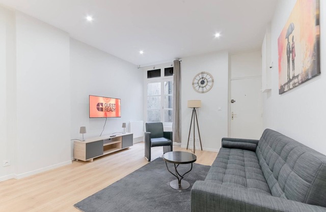 GuestReady - Old Lyon Retreat Steps from the Metro