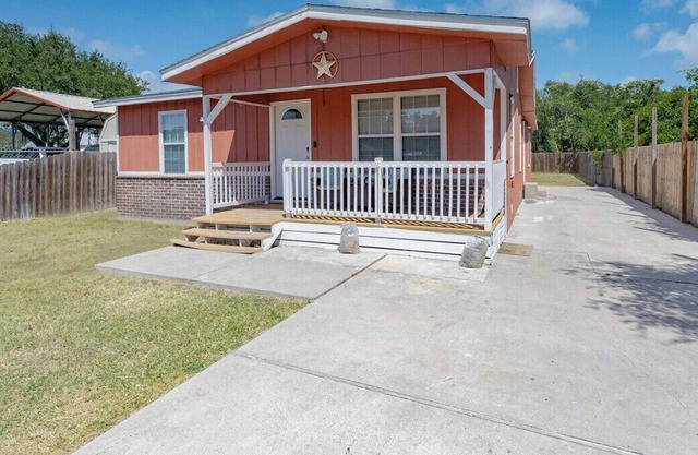 Gulf Coast Oasis 3BR 2BA Pet Friendly Big Backyard
