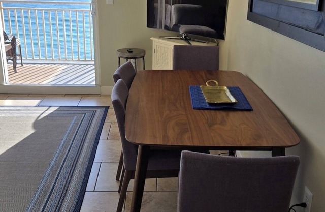 Gulf Front 1 bedroom/2 bath/Full Size twin bunk beds @ Splash @ 10th floor