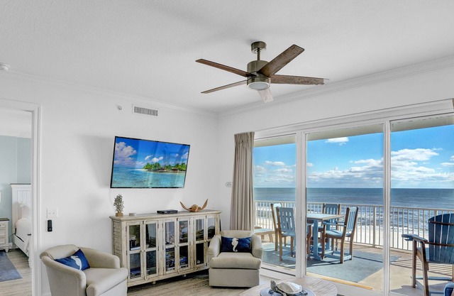 Gulf Front Condo | Outdoor Pool & Grill!