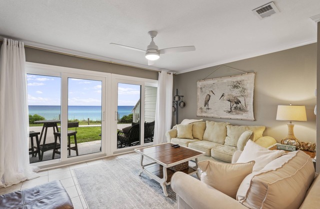 Gulf Front, Sleeps 6 - Unbeatable Location!
