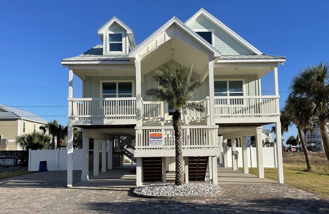 Gulf Side Home With a Private Pool!