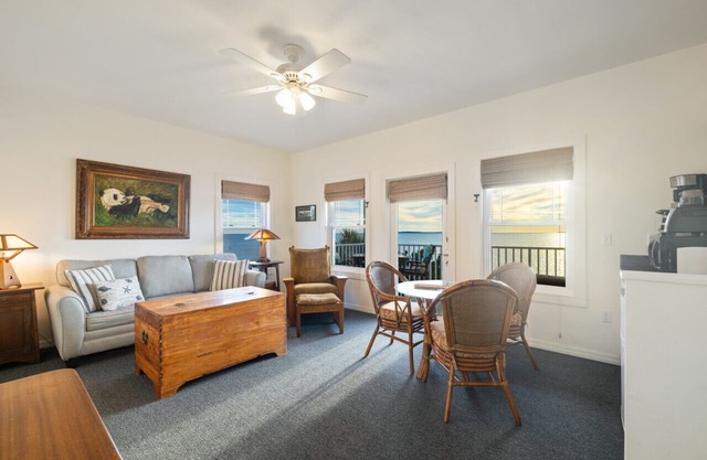 * Gulf view * Sunsets * King bed * Stilt house * Waterfront *