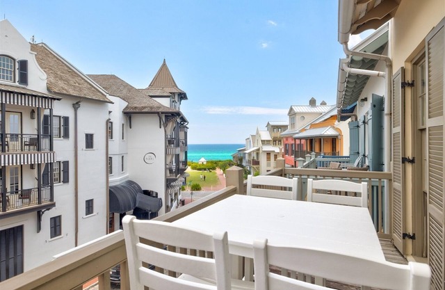 Gulf Views-Two-story Condo in Rosemary-2 Bikes-Heated Pool Access