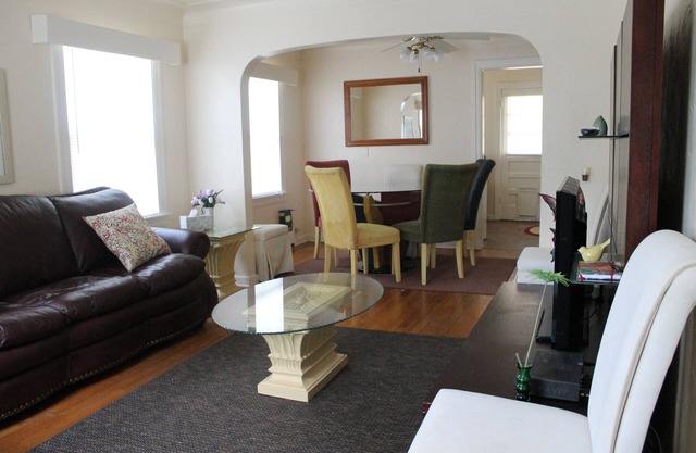 Gulfport's Marina District! Quiet, Clean, Comfortable, and Walkable to Downtown!