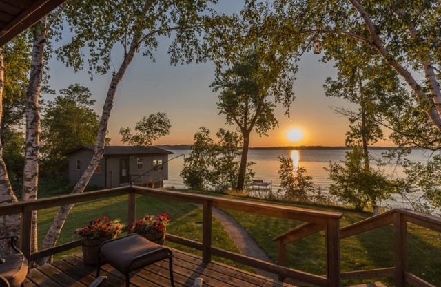 Gull Lake Cottage with Lakeside Boathouse
