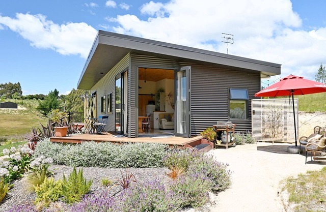 Gum Tree Studio,surrounded by farmland, countryside, mountains, sea, National Parks, fresh air and b