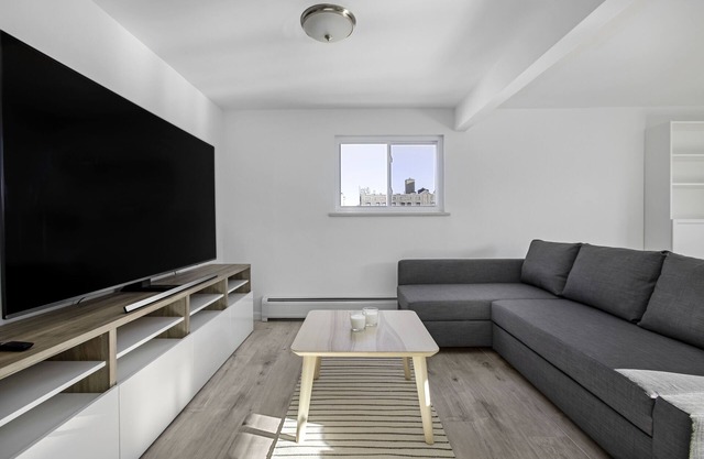 Gut renovated 2beds apartment, 10min from Manhattan. Fully furnished, queen size