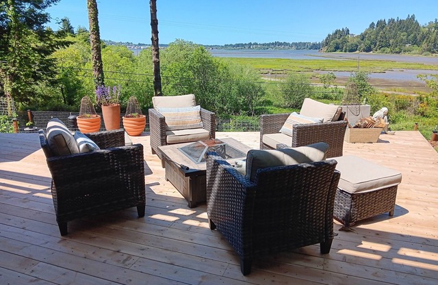 Gypsy by the Bay with Fireplace