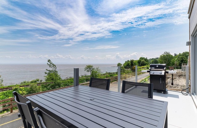 Havre du Loup: Riverside Retreat and Scenic Views