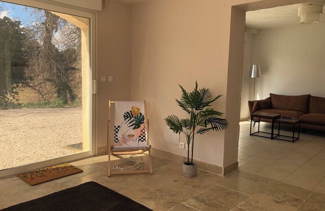 Holiday rent in a provencal house. Capacity: 2/4 people