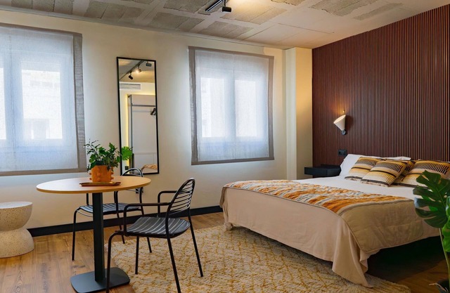 H2M Bubu Studio Brand New Quiet & Central