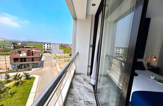 Habitación Doble Vista al Jardín BlueThree Hotel 3✨️ 7min de la Plaza de Chancay