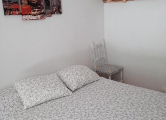 Habitación con patio en piso compartido