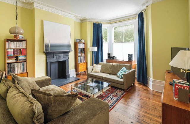 Hackney Haven: 5BD Stylish Family Gem