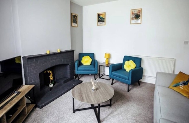 Hagley Home Large Detached 4 Bed Driveway