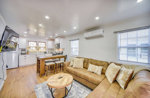 Half-Mi to Ocean View Beach Park: Modern Apartment