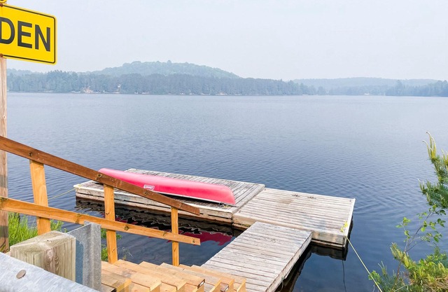 Haliburton Highlands Cottage with Lake Access and private dock!