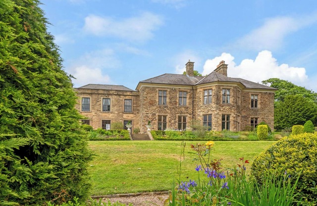HALLFIELD HALL, pet friendly, with hot tub in Higham, Derbyshire