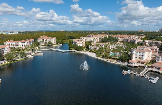 Halloween Get Away! 2-bedroom villa at Grande Vista resort close to theme parks!