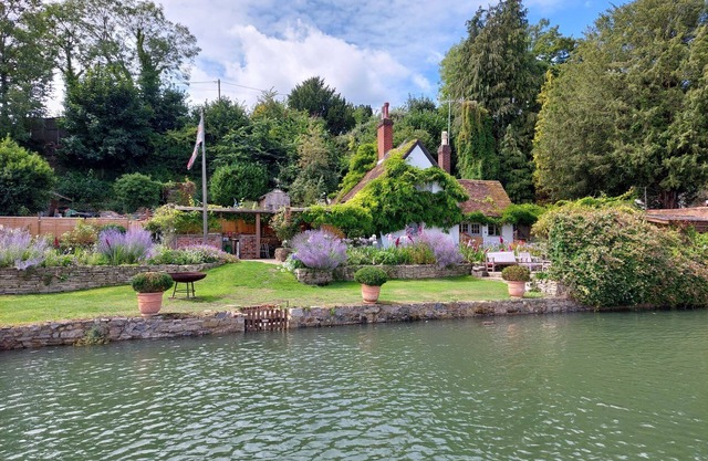 Hamble Riverside Cottage - Luxury Cottages