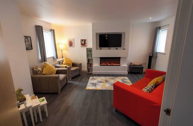 Hampton 3-bedroom Luxury Escape With Parking