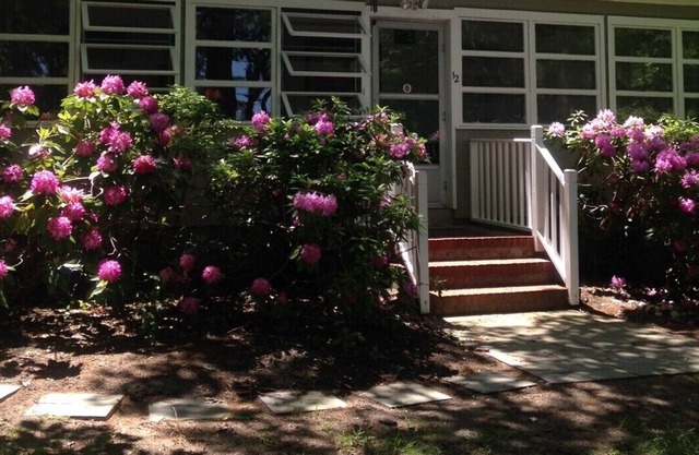 Hampton Bays Beach Cottage - Walk to Peconic Bay Beach