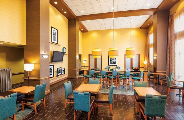 Hampton Inn & Suites Chesapeake-Square Mall