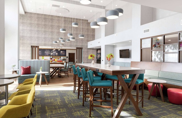 Hampton Inn & Suites Pittsburgh New Stanton